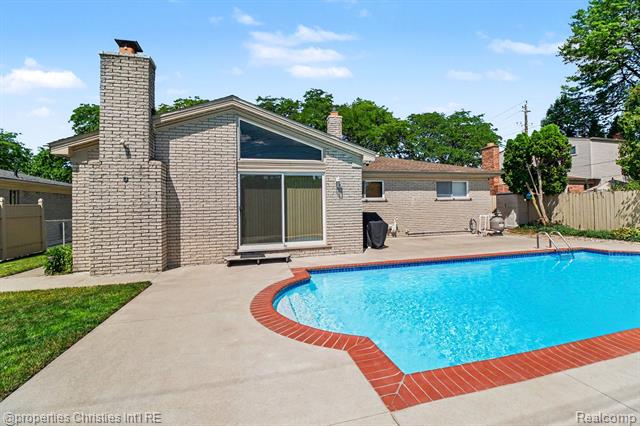 Builiding view twenty five for 32916 Cambridge, Warren, MI. 48093