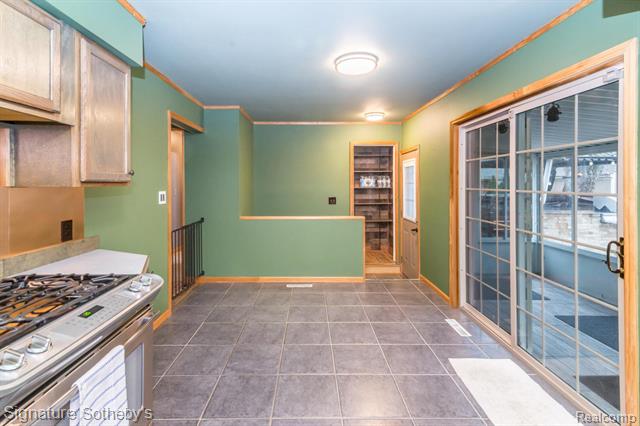 Builiding view eight for 32501 Eiffel, Warren, MI. 48088