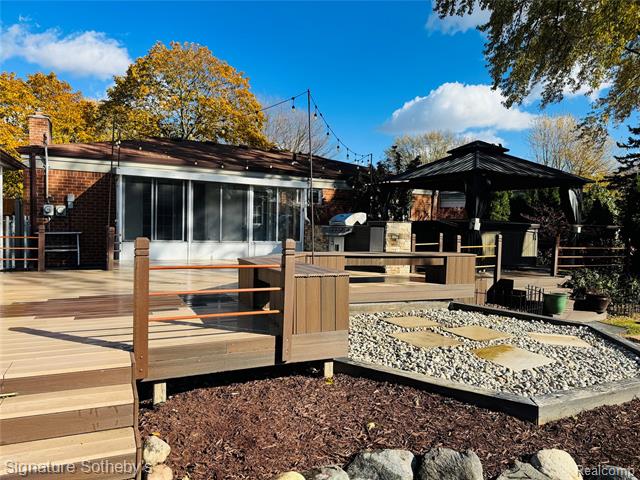 Builiding view fifty one for 32501 Eiffel, Warren, MI. 48088