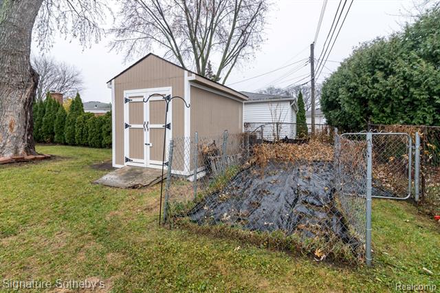 Builiding view fifty three for 32501 Eiffel, Warren, MI. 48088