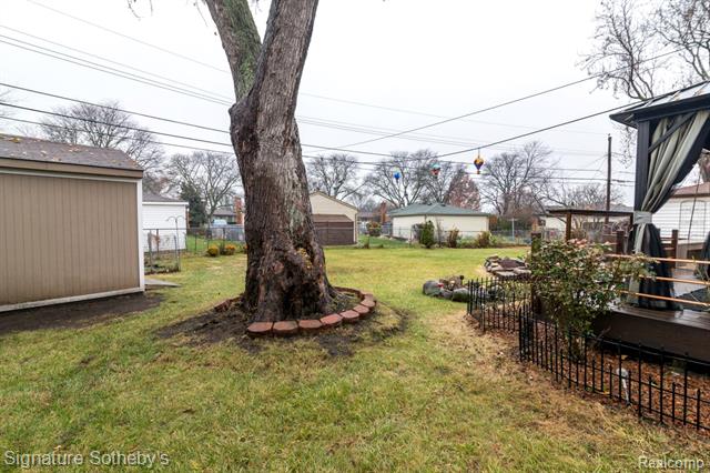 Builiding view forty eight for 32501 Eiffel, Warren, MI. 48088