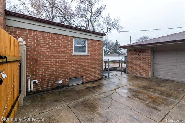 Builiding view forty four for 32501 Eiffel, Warren, MI. 48088