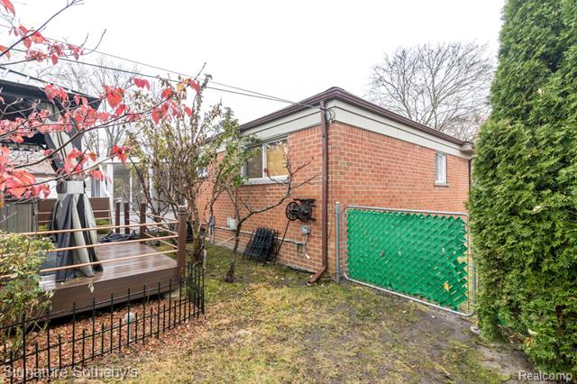 Builiding view forty nine for 32501 Eiffel, Warren, MI. 48088