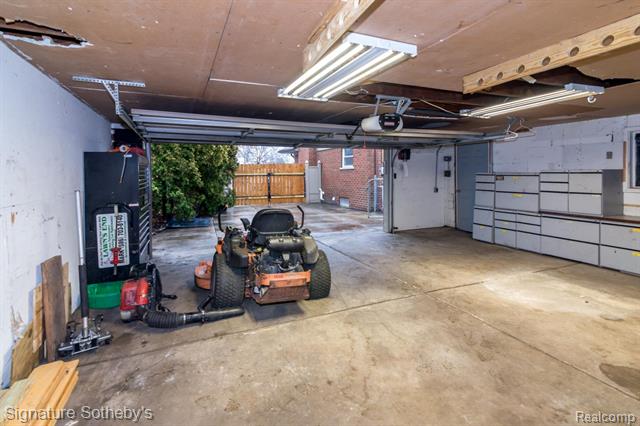 Builiding view forty seven for 32501 Eiffel, Warren, MI. 48088