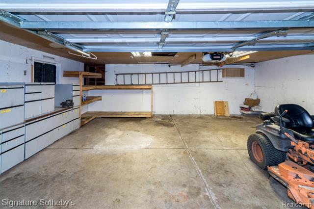 Builiding view forty six for 32501 Eiffel, Warren, MI. 48088