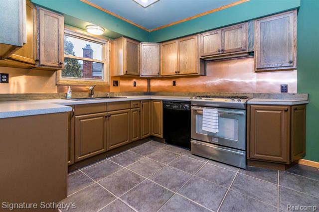 Builiding view six for 32501 Eiffel, Warren, MI. 48088