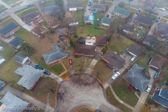 Builiding view sixty one for 32501 Eiffel, Warren, MI. 48088