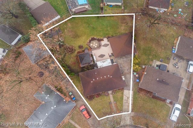 Builiding view sixty two for 32501 Eiffel, Warren, MI. 48088