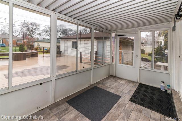 Builiding view ten for 32501 Eiffel, Warren, MI. 48088