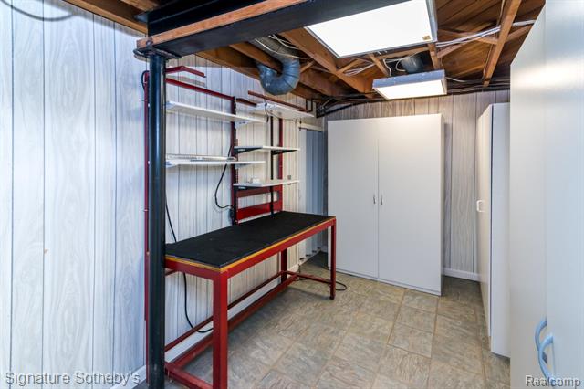 Builiding view twenty nine for 32501 Eiffel, Warren, MI. 48088