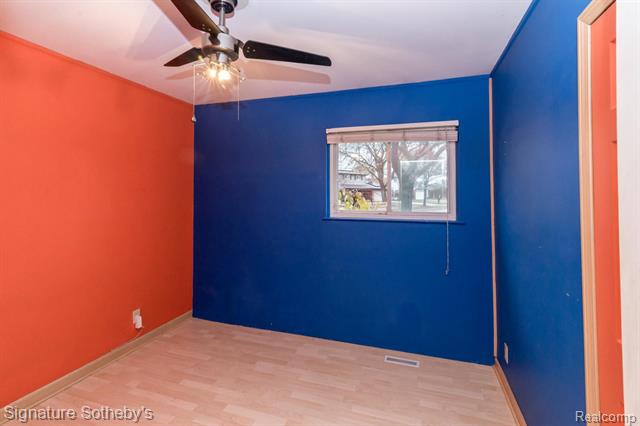 Builiding view twenty one for 32501 Eiffel, Warren, MI. 48088