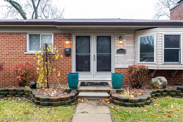 Builiding view two for 32501 Eiffel, Warren, MI. 48088