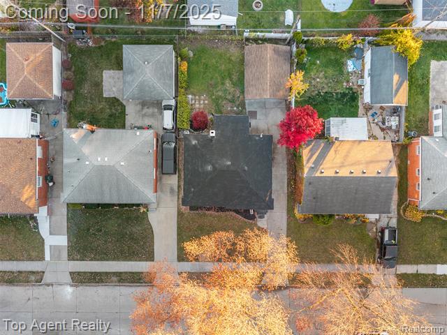 Builiding view forty for 22900 Playview, Saint Clair Shores, MI. 48082