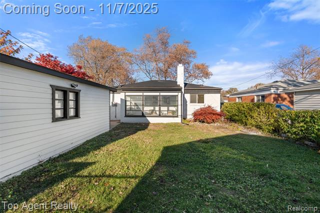 Builiding view thirty one for 22900 Playview, Saint Clair Shores, MI. 48082