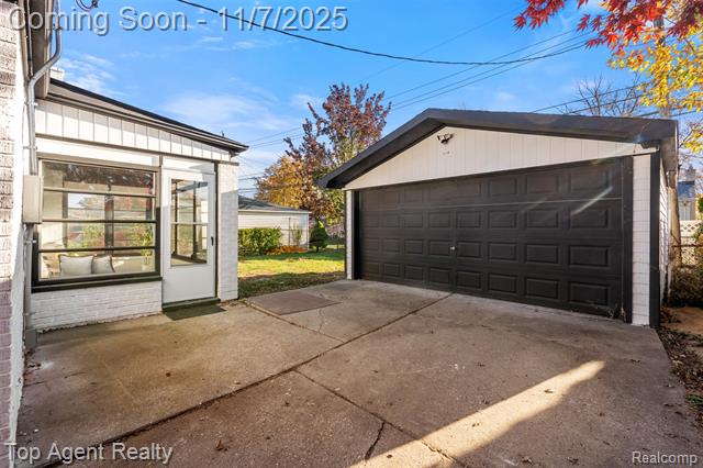 Builiding view twenty nine for 22900 Playview, Saint Clair Shores, MI. 48082