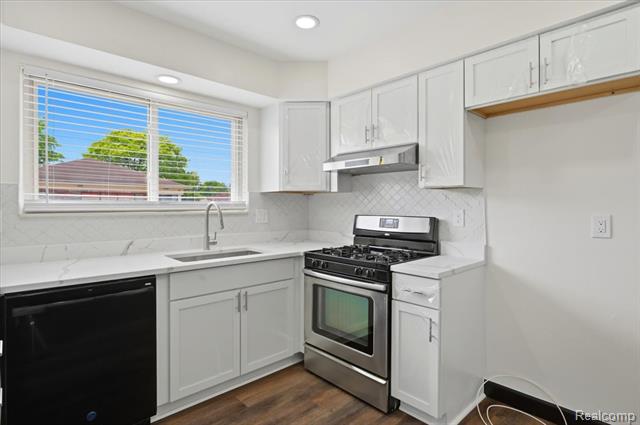 Builiding view eleven for 33058 Ione, Sterling Heights, MI. 48310