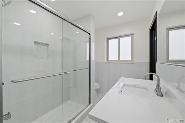 Builiding view fourteen for 33058 Ione, Sterling Heights, MI. 48310