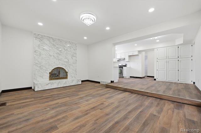 Builiding view seven for 33058 Ione, Sterling Heights, MI. 48310