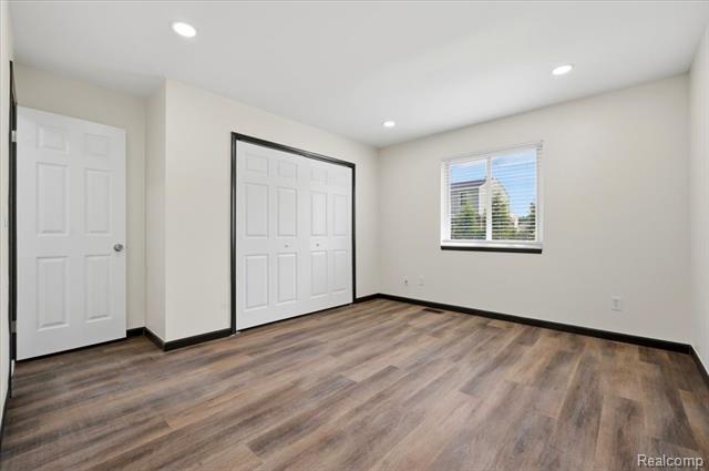 Builiding view sixteen for 33058 Ione, Sterling Heights, MI. 48310