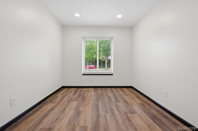 Builiding view thirteen for 33058 Ione, Sterling Heights, MI. 48310