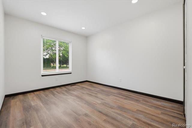 Builiding view twelve for 33058 Ione, Sterling Heights, MI. 48310
