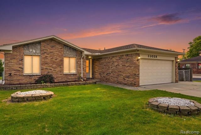 front view for 33058 Ione Dr, Sterling Heights, Mi. 48310