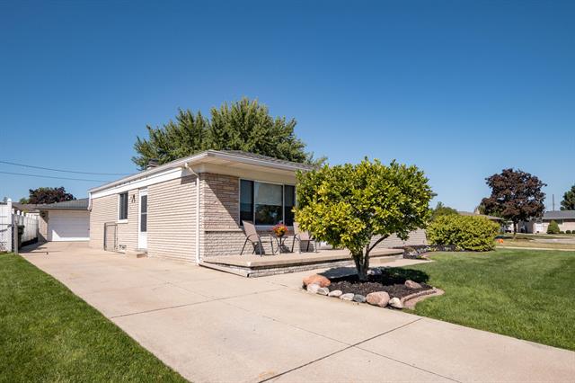 Builiding view fifty four for 33230 Morrison, Sterling Heights, MI. 48312