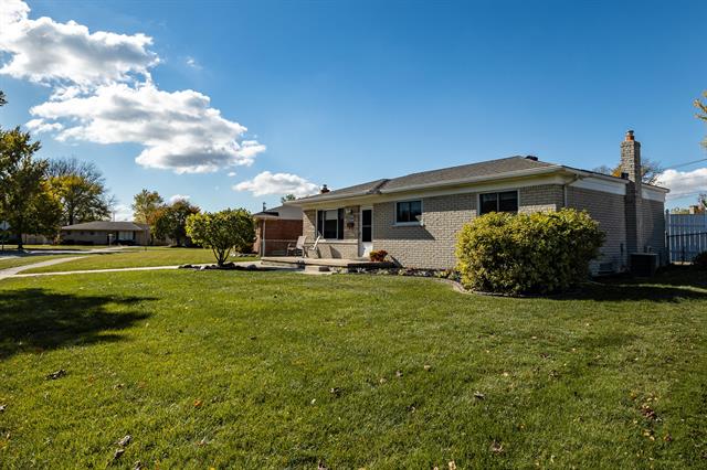 Builiding view fifty one for 33230 Morrison, Sterling Heights, MI. 48312