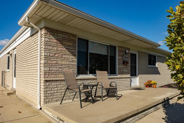 Builiding view fifty two for 33230 Morrison, Sterling Heights, MI. 48312