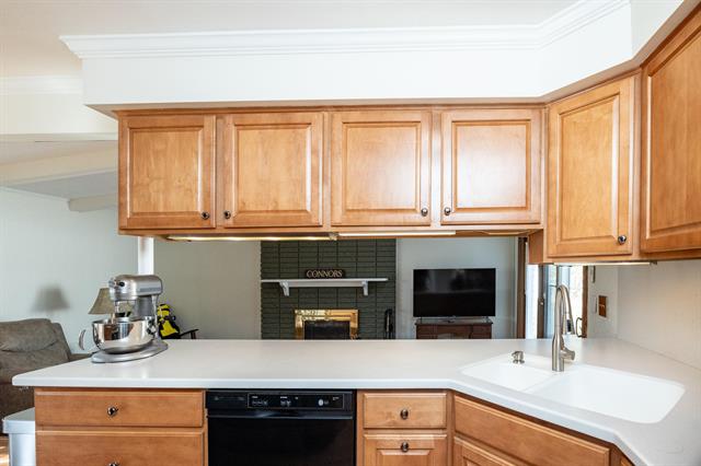 Builiding view nineteen for 33230 Morrison, Sterling Heights, MI. 48312