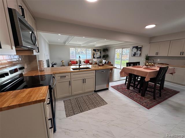 Builiding view eleven for 16970 Park, Fraser, MI. 48026