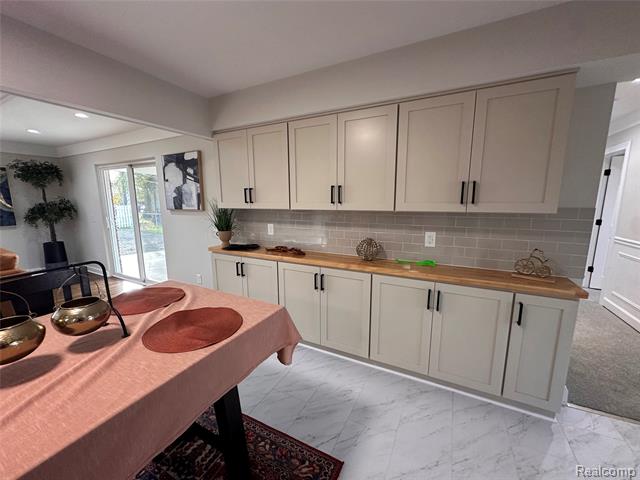 Builiding view fifteen for 16970 Park, Fraser, MI. 48026