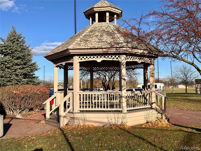 Builiding view fifty one for 16970 Park, Fraser, MI. 48026