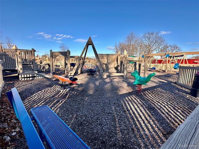 Builiding view forty eight for 16970 Park, Fraser, MI. 48026