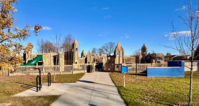 Builiding view forty five for 16970 Park, Fraser, MI. 48026