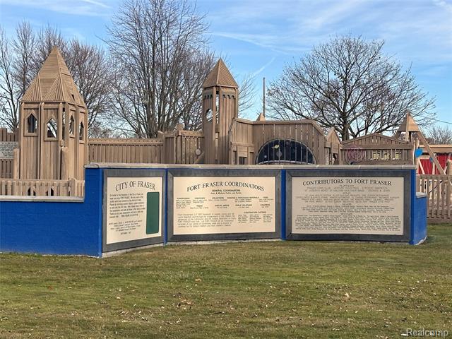 Builiding view forty four for 16970 Park, Fraser, MI. 48026