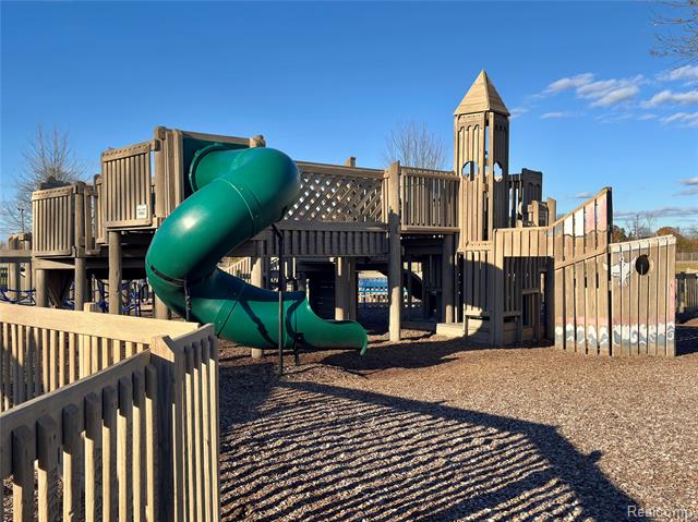 Builiding view forty seven for 16970 Park, Fraser, MI. 48026