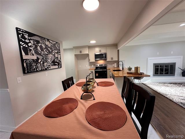 Builiding view fourteen for 16970 Park, Fraser, MI. 48026