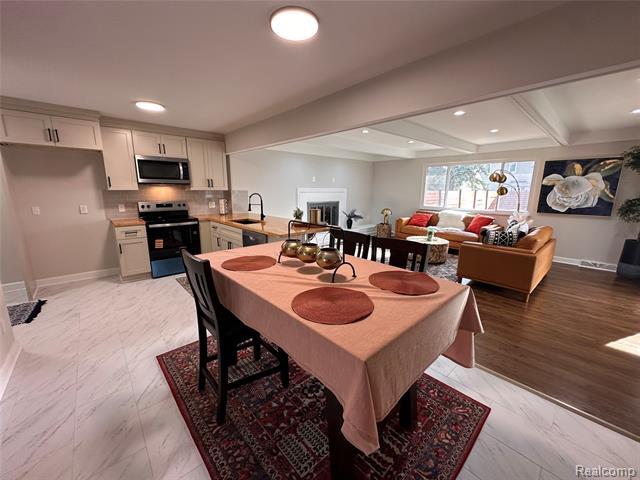 Builiding view sixteen for 16970 Park, Fraser, MI. 48026