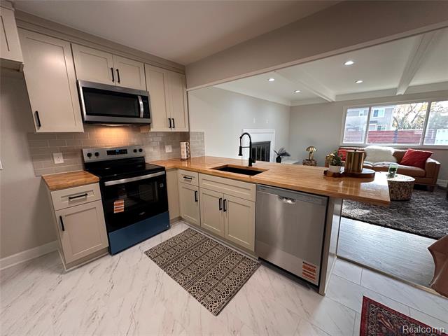 Builiding view thirteen for 16970 Park, Fraser, MI. 48026