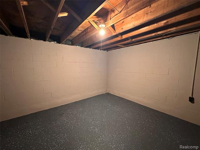 Builiding view thirty nine for 16970 Park, Fraser, MI. 48026