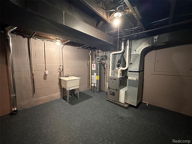 Builiding view thirty seven for 16970 Park, Fraser, MI. 48026