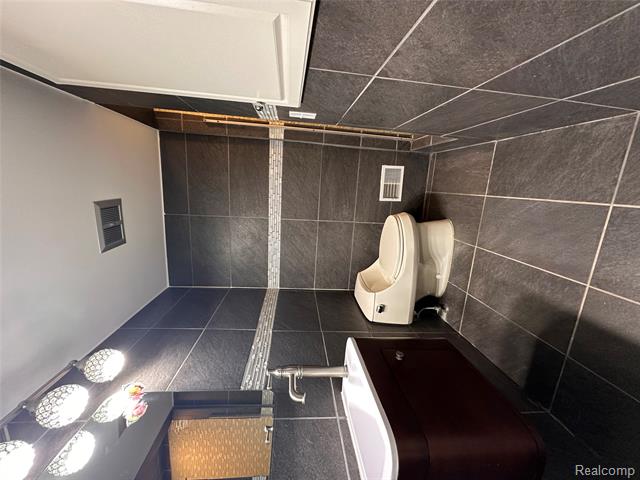 Builiding view thirty for 16970 Park, Fraser, MI. 48026