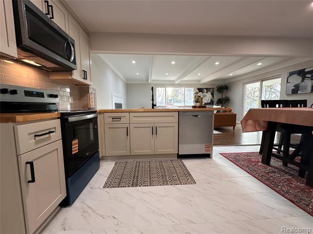 Builiding view twelve for 16970 Park, Fraser, MI. 48026