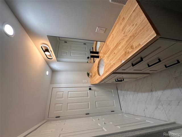 Builiding view twenty three for 16970 Park, Fraser, MI. 48026