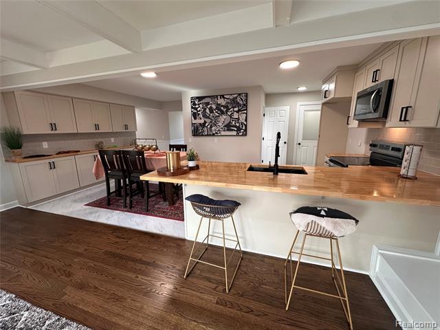 Builiding view twenty for 16970 Park, Fraser, MI. 48026