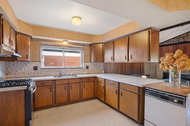 Builiding view seven for 33538 Somerset, Sterling Heights, MI. 48312