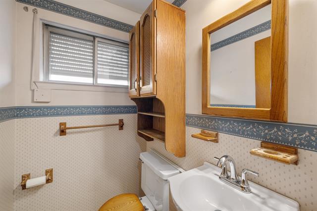 Builiding view sixteen for 33538 Somerset, Sterling Heights, MI. 48312