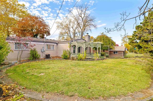 Builiding view thirty five for 33538 Somerset, Sterling Heights, MI. 48312