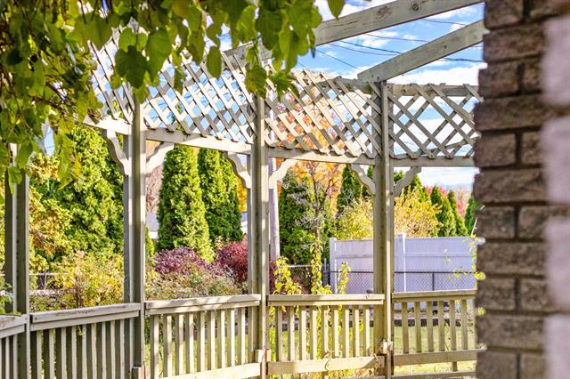 Builiding view thirty two for 33538 Somerset, Sterling Heights, MI. 48312